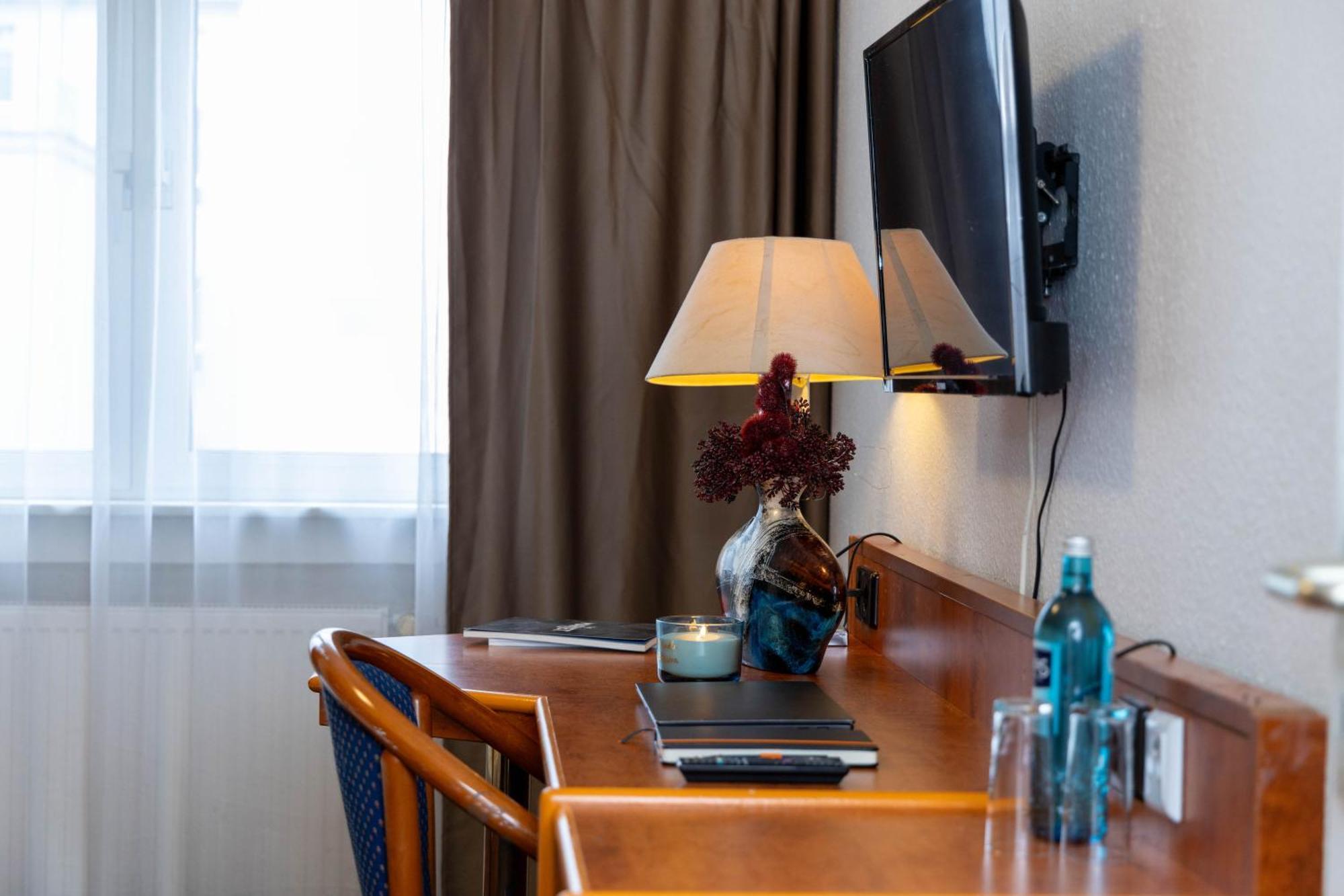 Hotel Rossija Frankfurt am Main Buitenkant foto