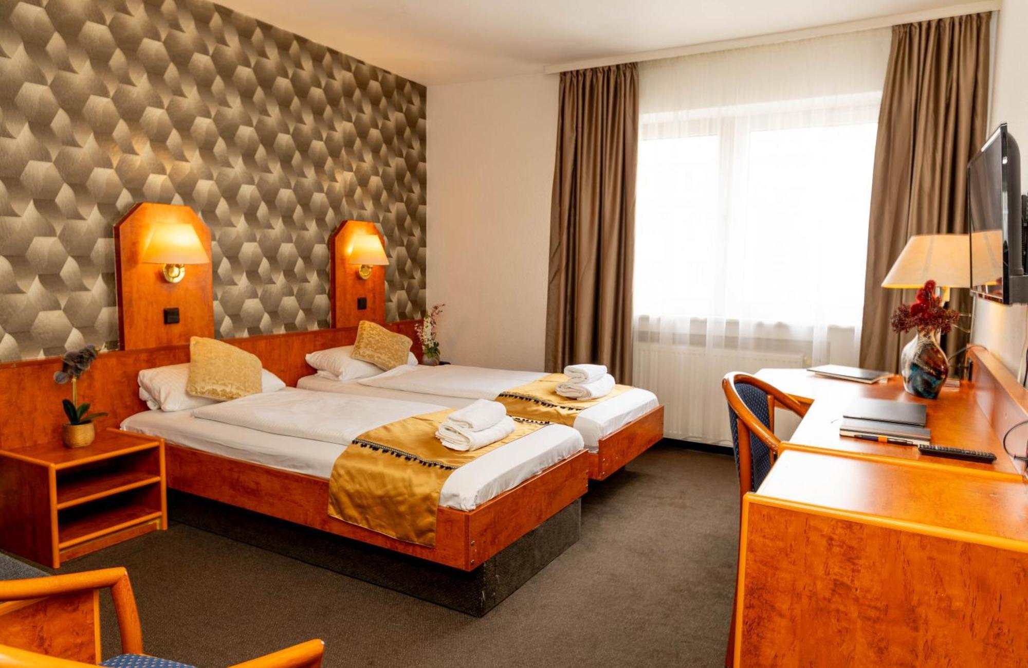 Hotel Rossija Frankfurt am Main Buitenkant foto