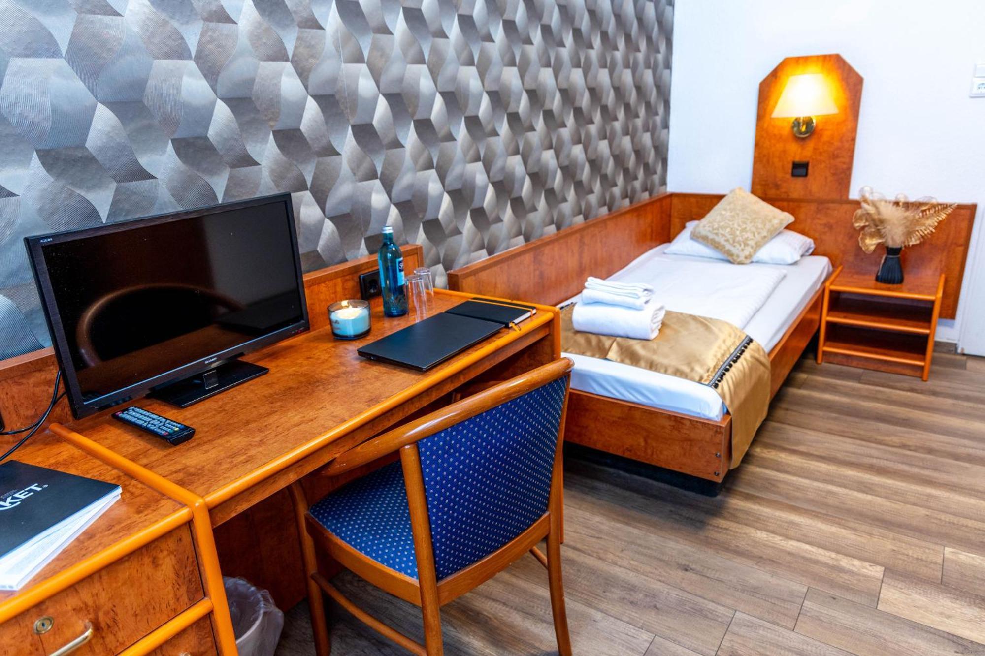 Hotel Rossija Frankfurt am Main Buitenkant foto